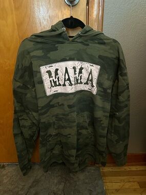 CAMO "MAMA" Graphic Hoodie